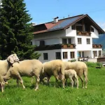 ゲストハウス Gastehaus Treichl フューゲン