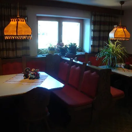 Gastehaus Treichl Guest house Fuegen