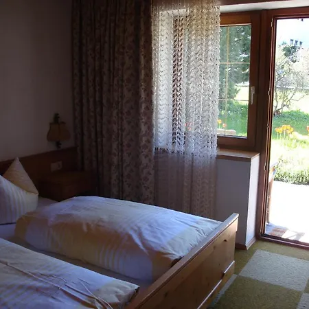 Gastehaus Treichl בית הארחה 3*