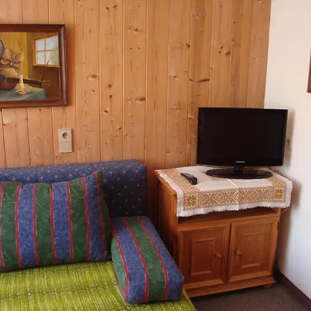 Gastehaus Treichl Guest house Fuegen