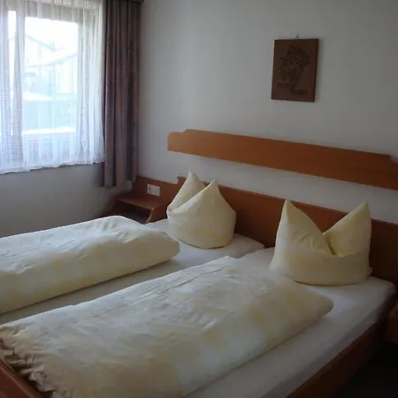 Gastehaus Treichl Guest house Fuegen